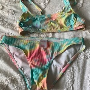 TIE DYE BATHING SUIT!! TOP & BOTTOM top=XS bottom=S perfect for summertime!🌈☀️